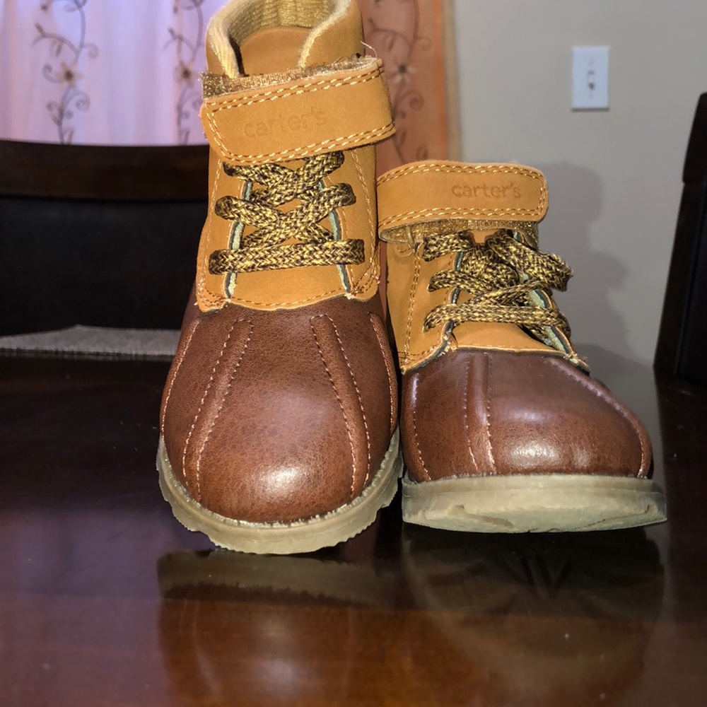 Carter’s size 10 little boys shoes